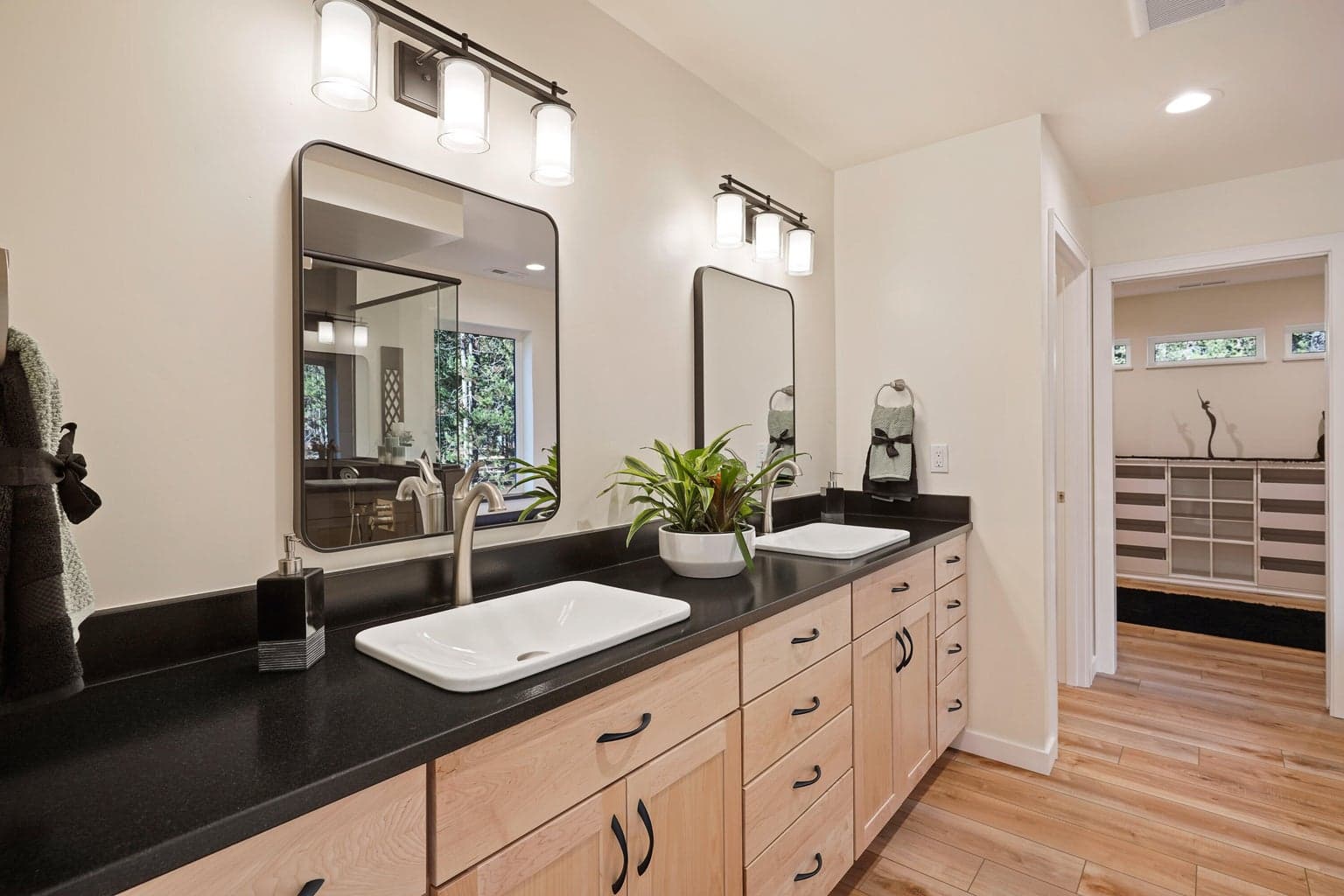 Photo of 15943 Cascade Lane 31 of 56