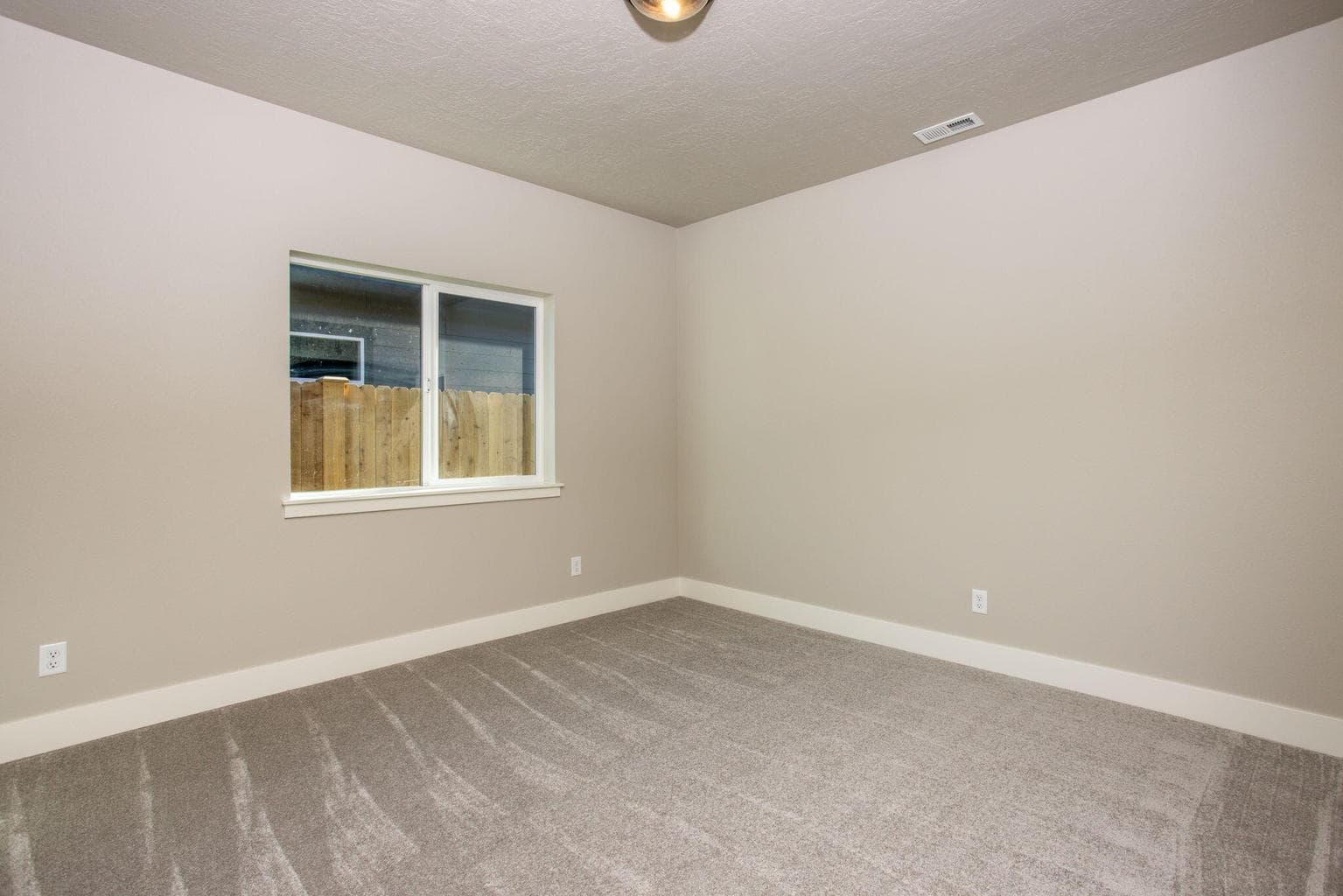 Photo of 4936 SW Yew Place 24 of 29