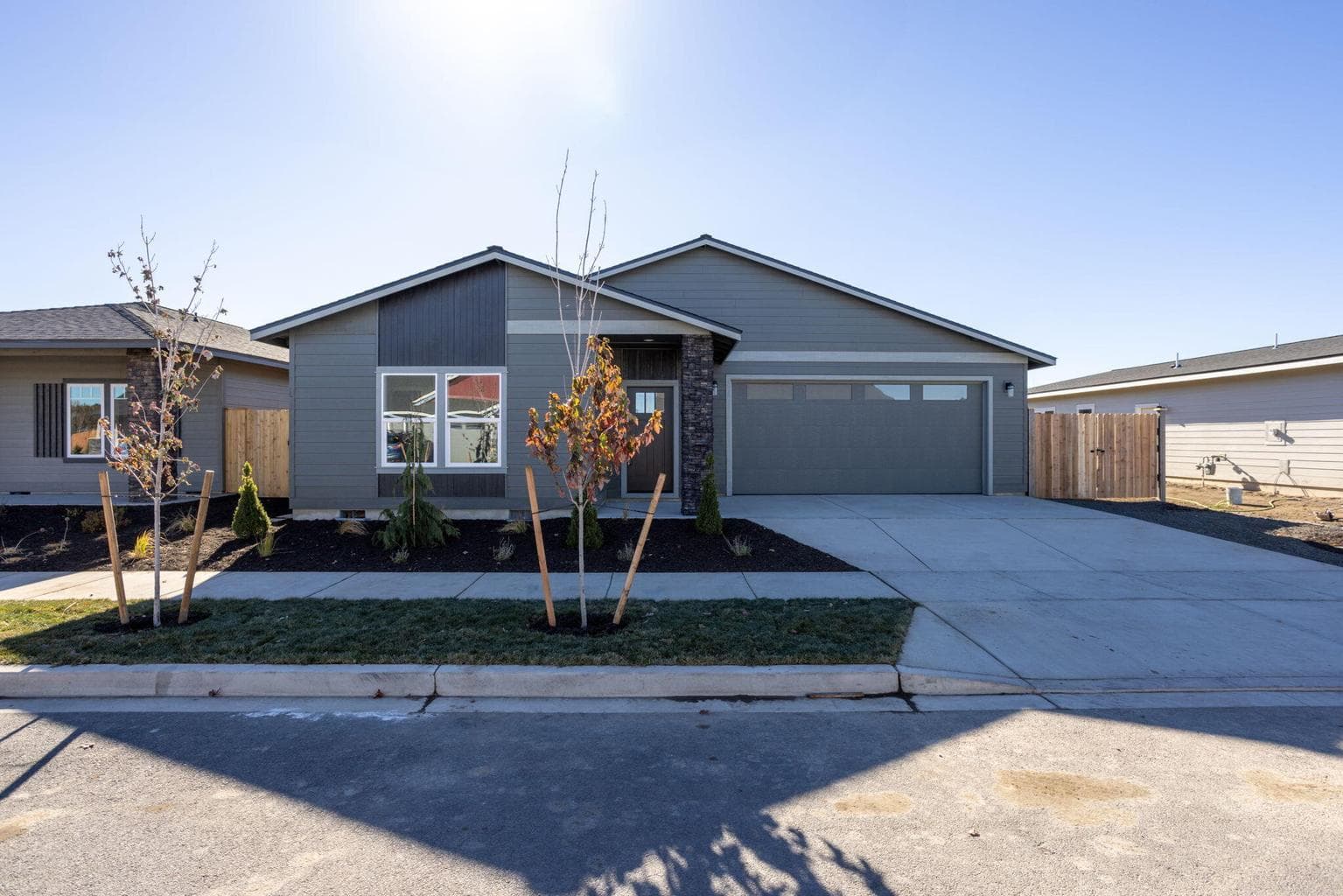 Photo of 4936 Yew 1 of 30