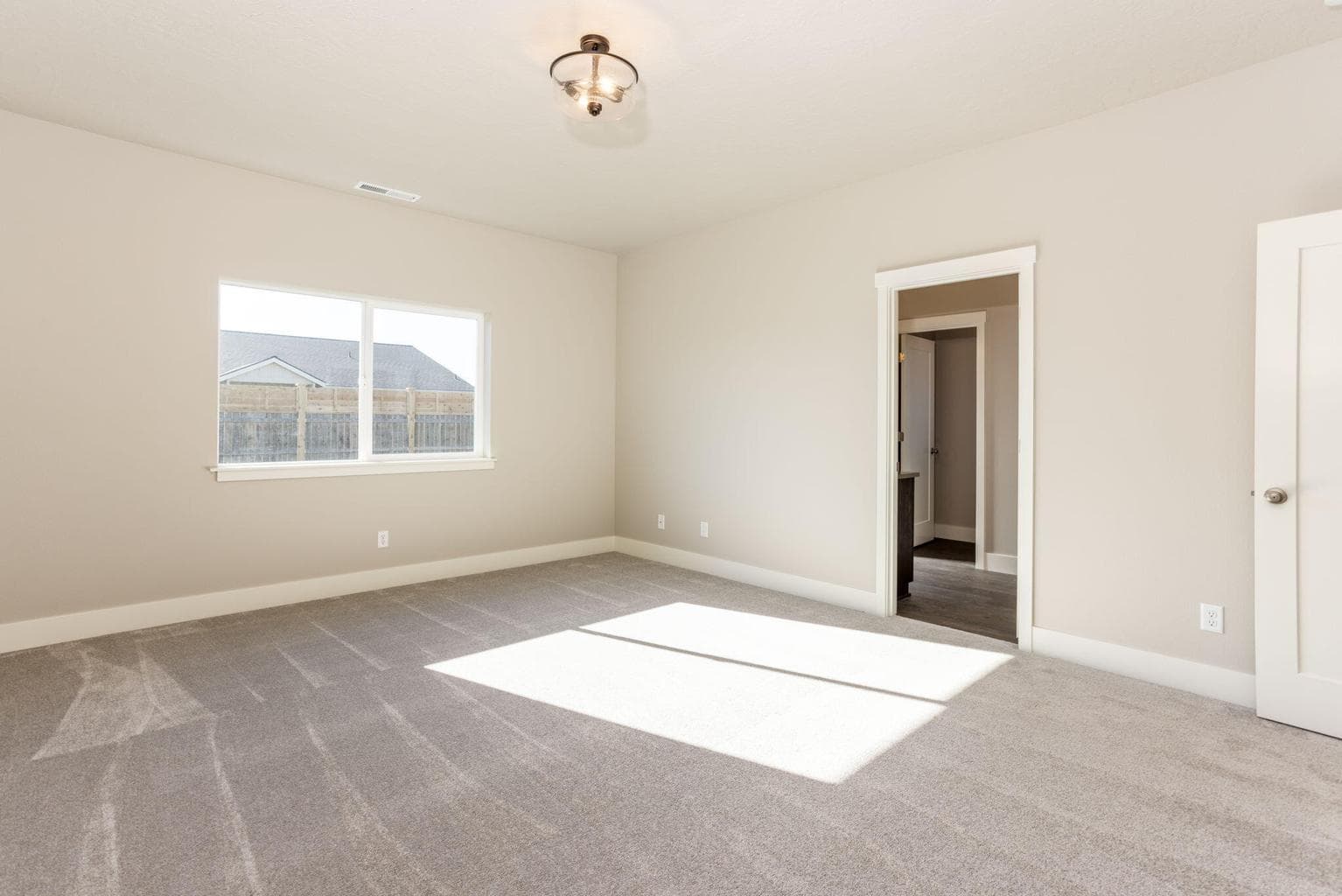Photo of 4936 SW Yew Place 15 of 29