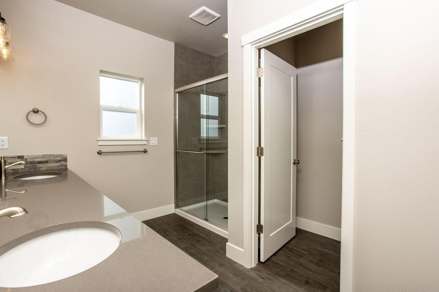 Photo of 4936 SW Yew Place 16 of 29