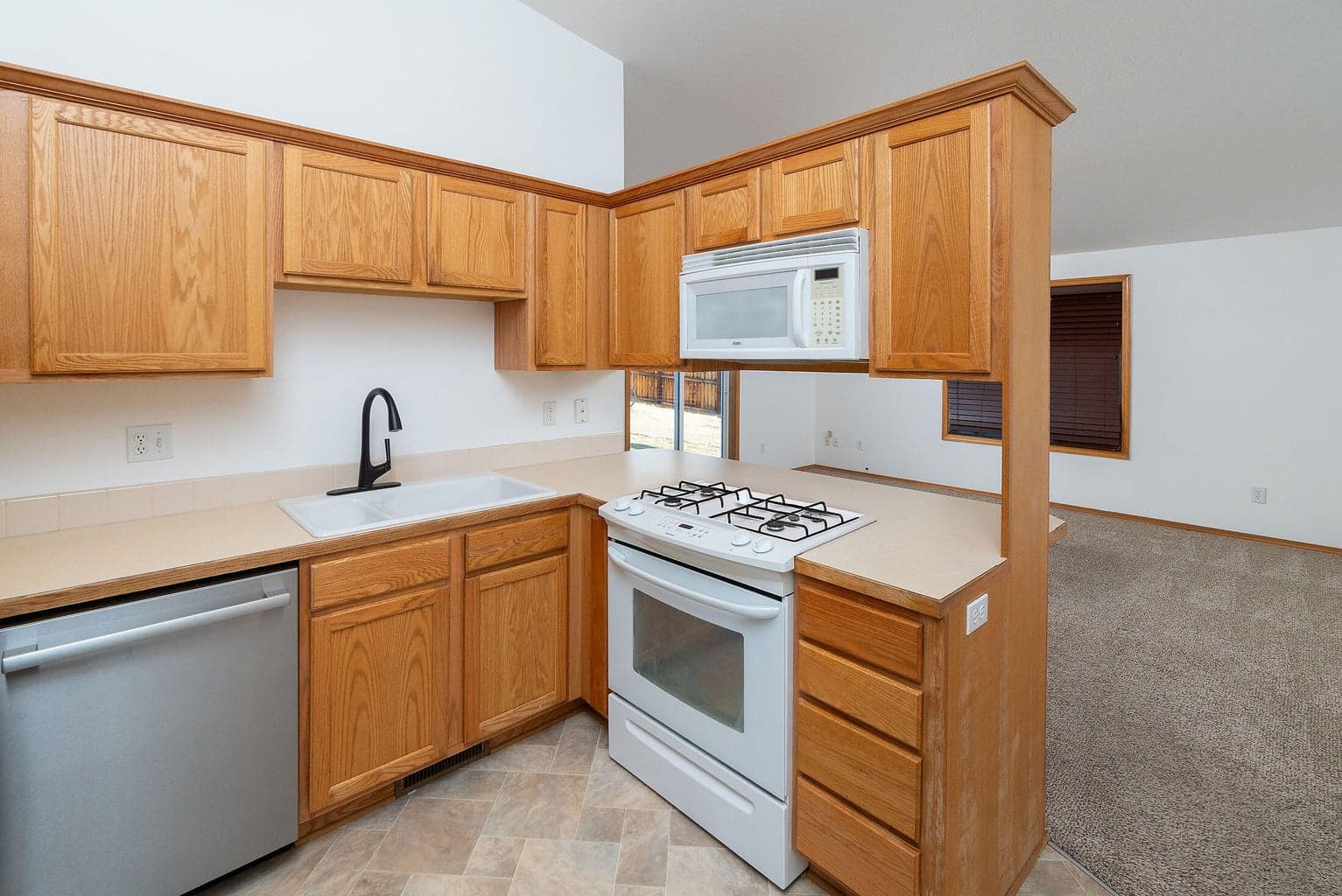 Photo of 725 NE Robin Place 6 of 22