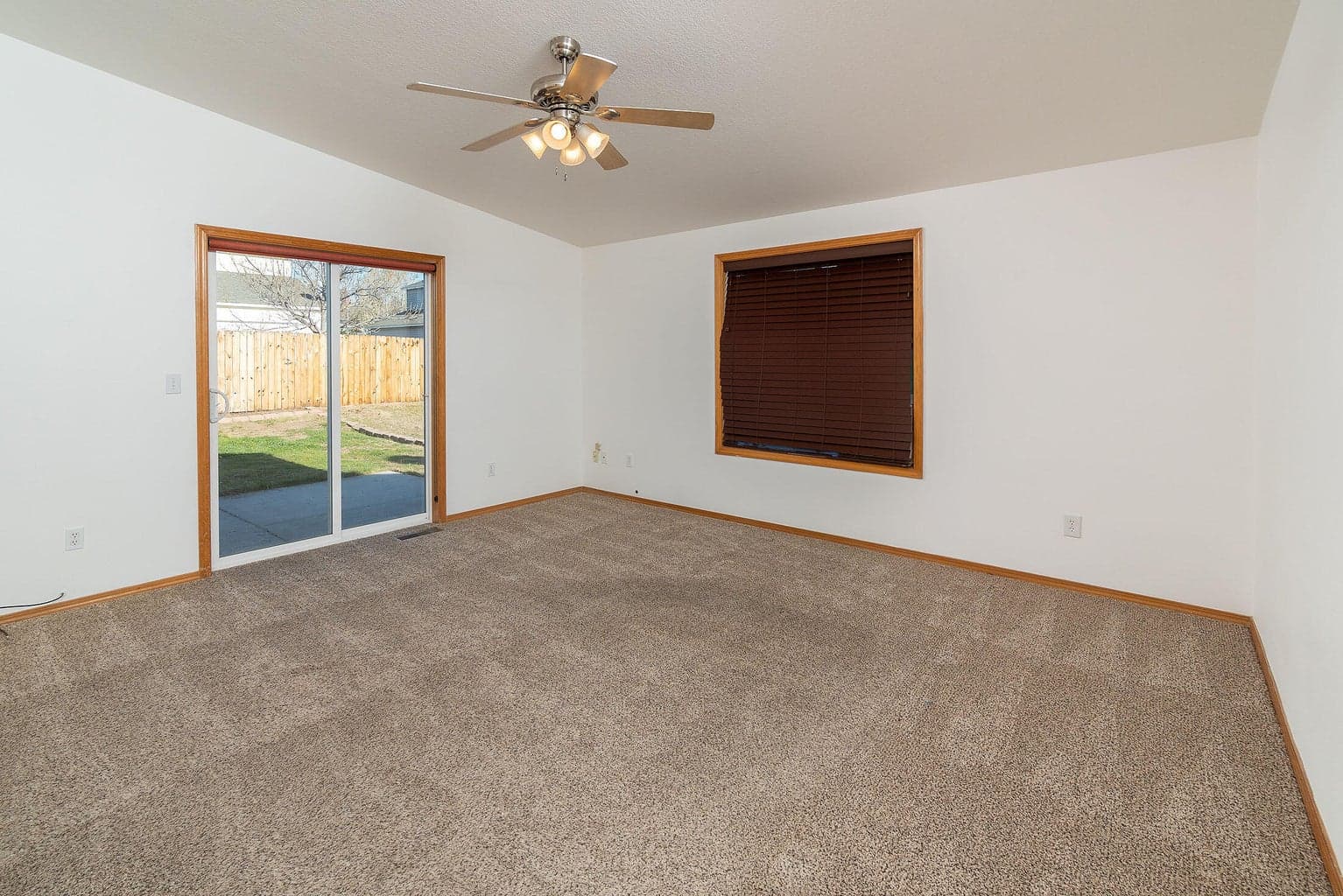 Photo of 725 NE Robin Place 9 of 22