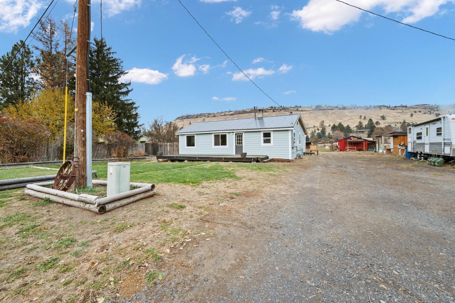 Photo of 2617 SE Paulina Highway 21 of 41