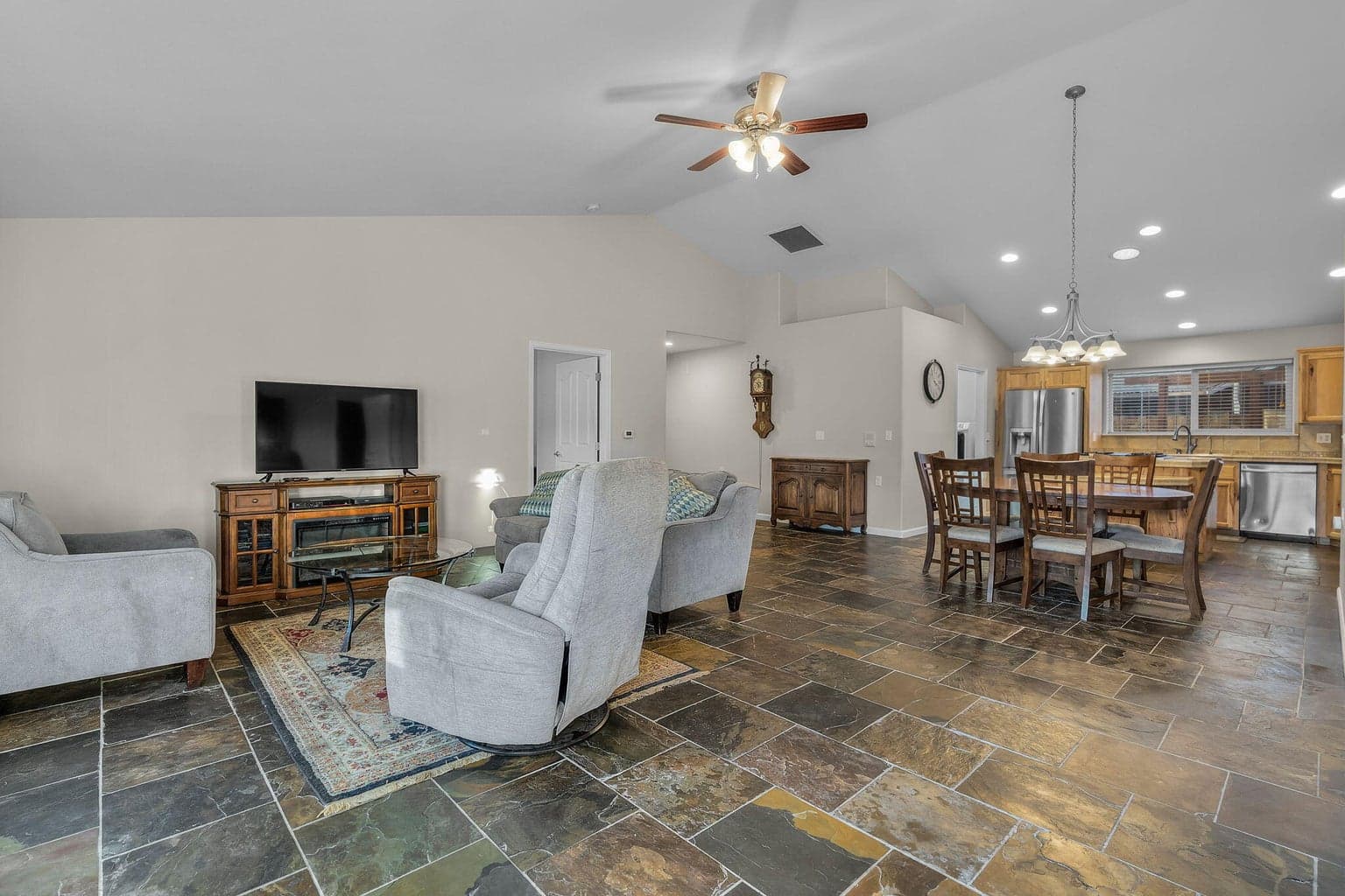 Photo of 26 NE Buena Villa Drive 8 of 30