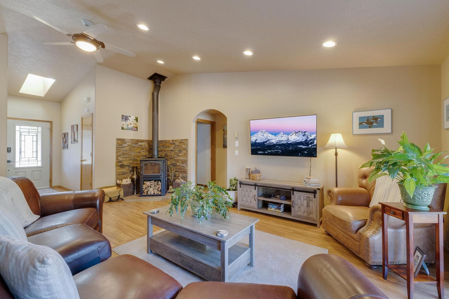 Photo of 16038 Sunset Lane 9 of 32