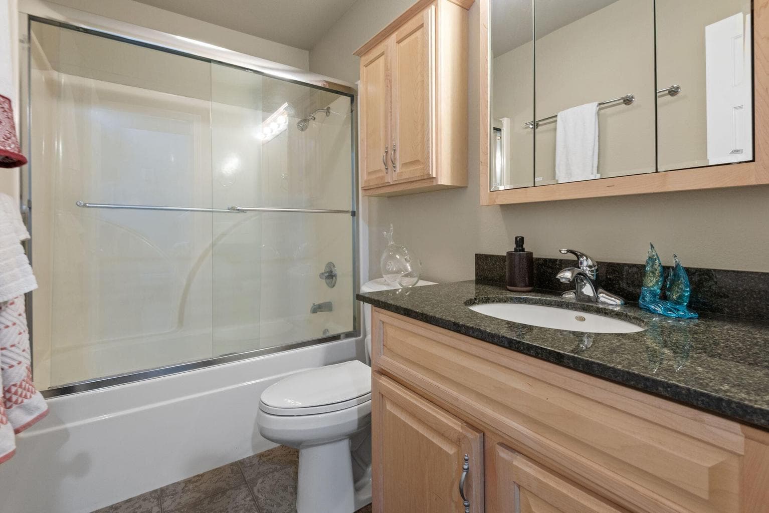 Full bath on main level.