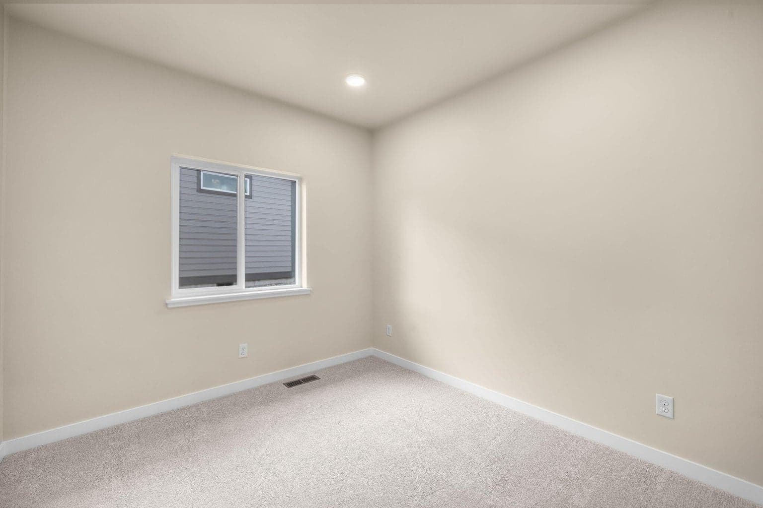 Photo of 1051 SE Fescue Lane 19 of 30