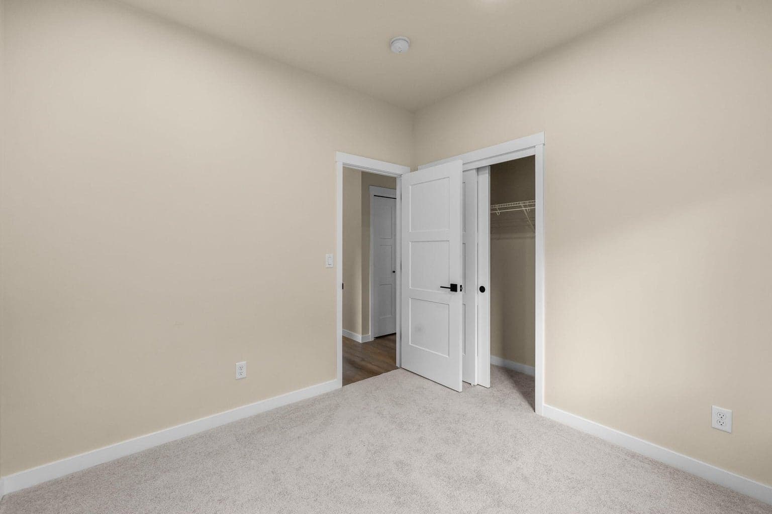 Photo of 1051 SE Fescue Lane 20 of 30