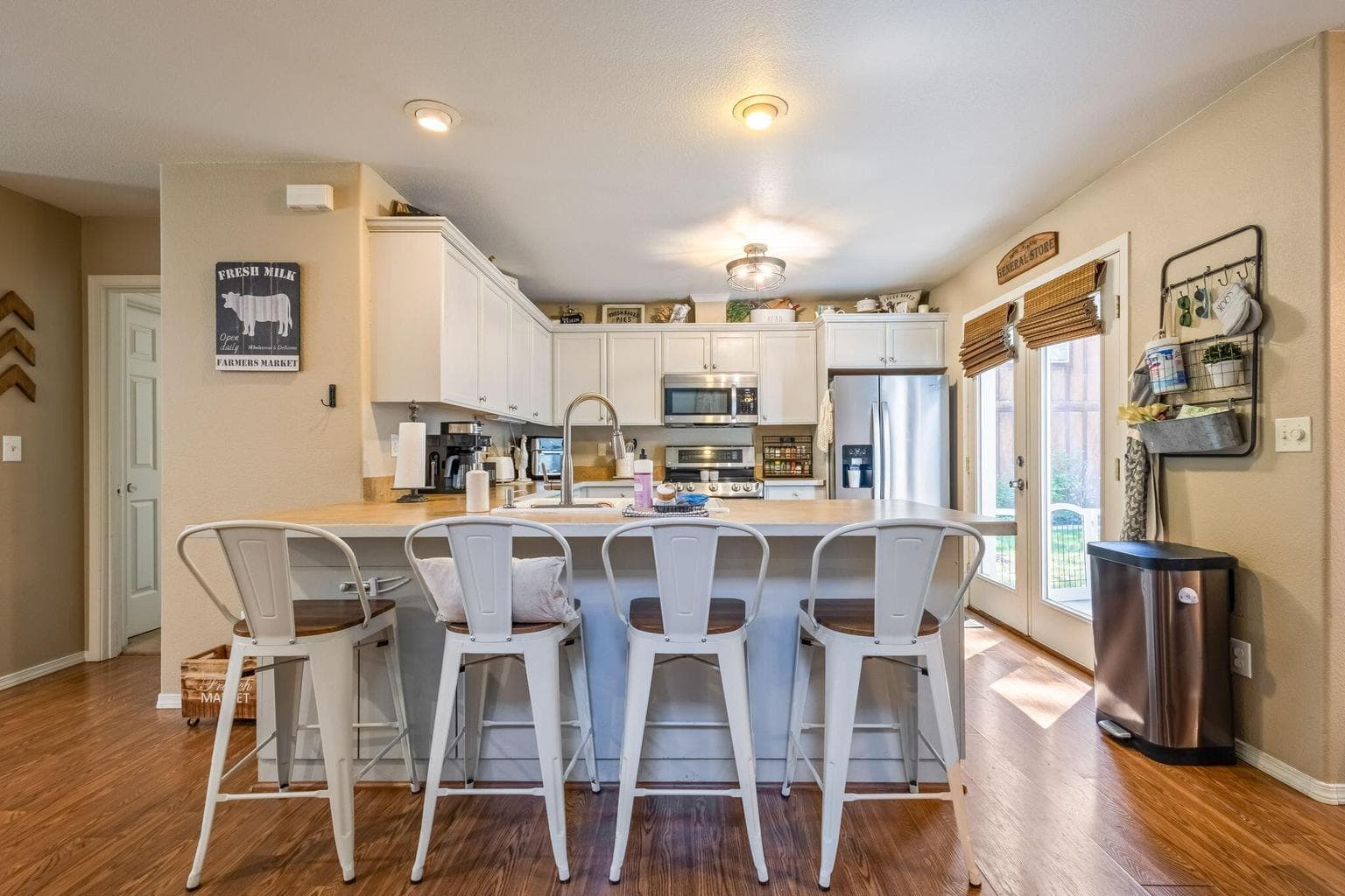 Photo of 1021 E Cascade Avenue 7 of 45