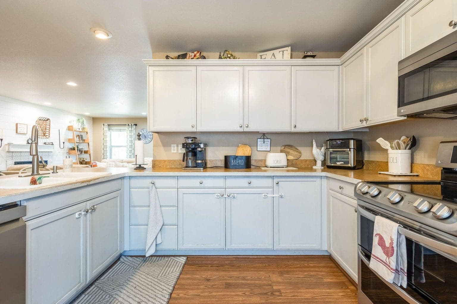 Photo of 1021 E Cascade Avenue 8 of 45