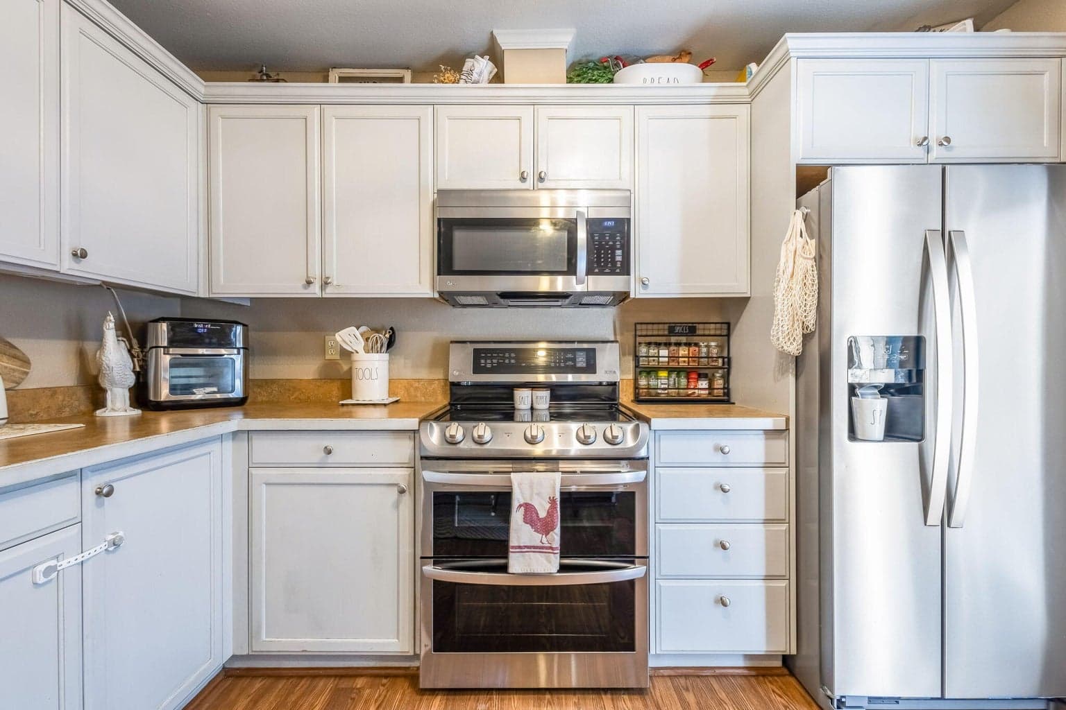 Photo of 1021 E Cascade Avenue 9 of 45
