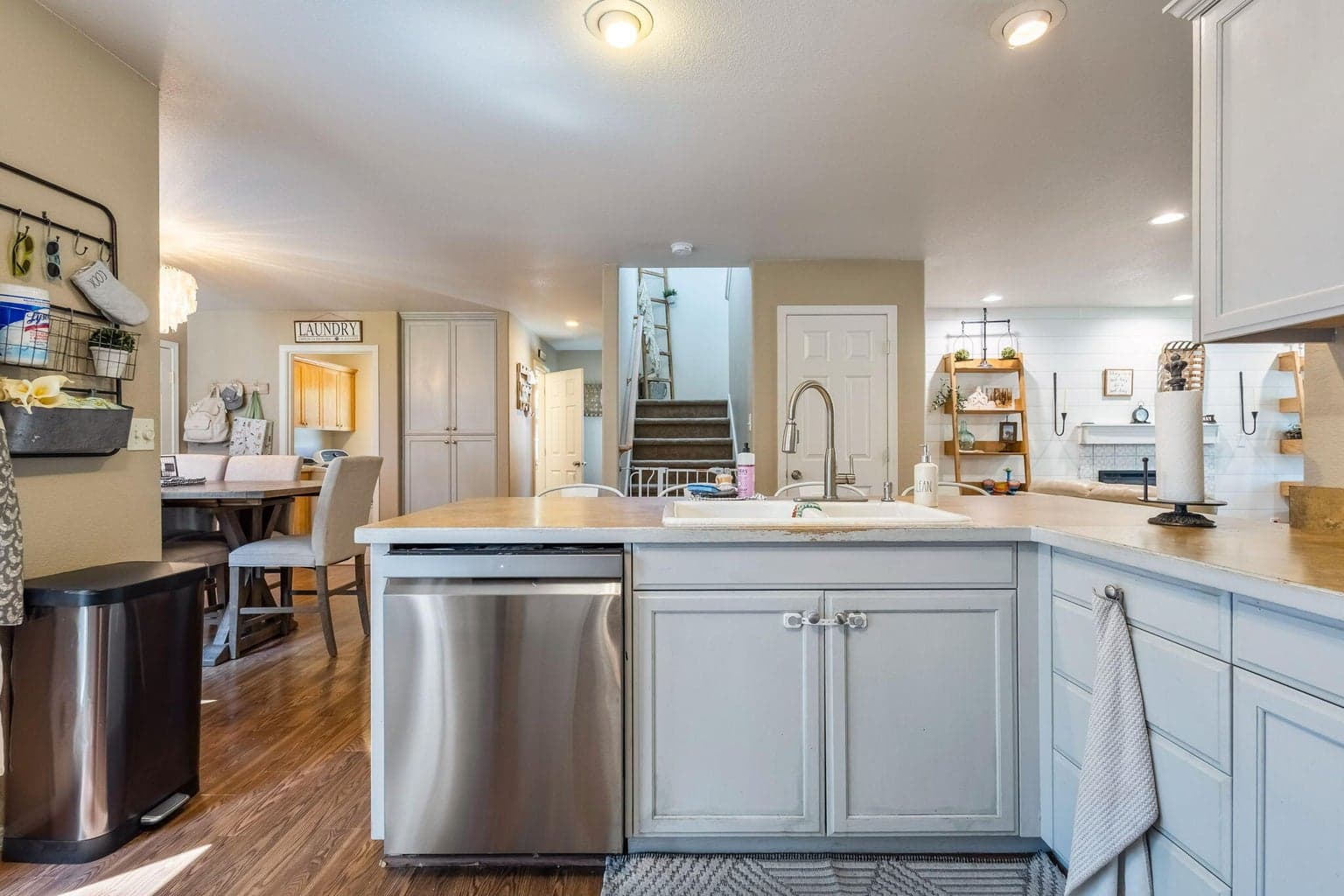 Photo of 1021 E Cascade Avenue 10 of 45