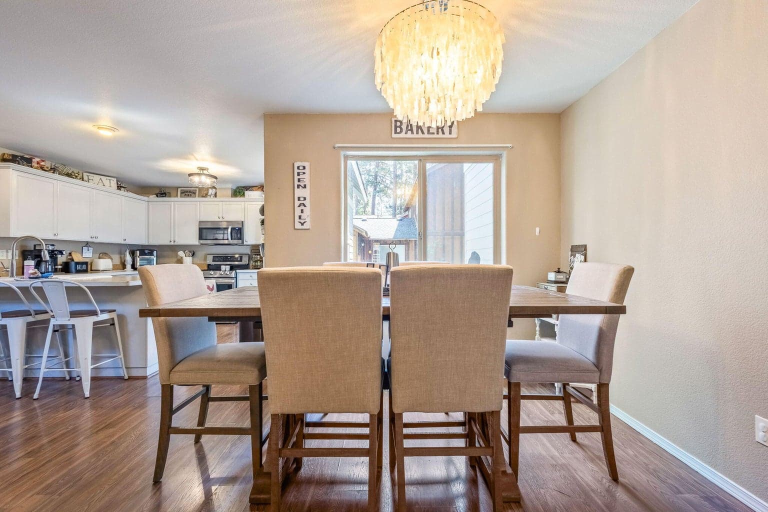 Photo of 1021 E Cascade Avenue 12 of 45