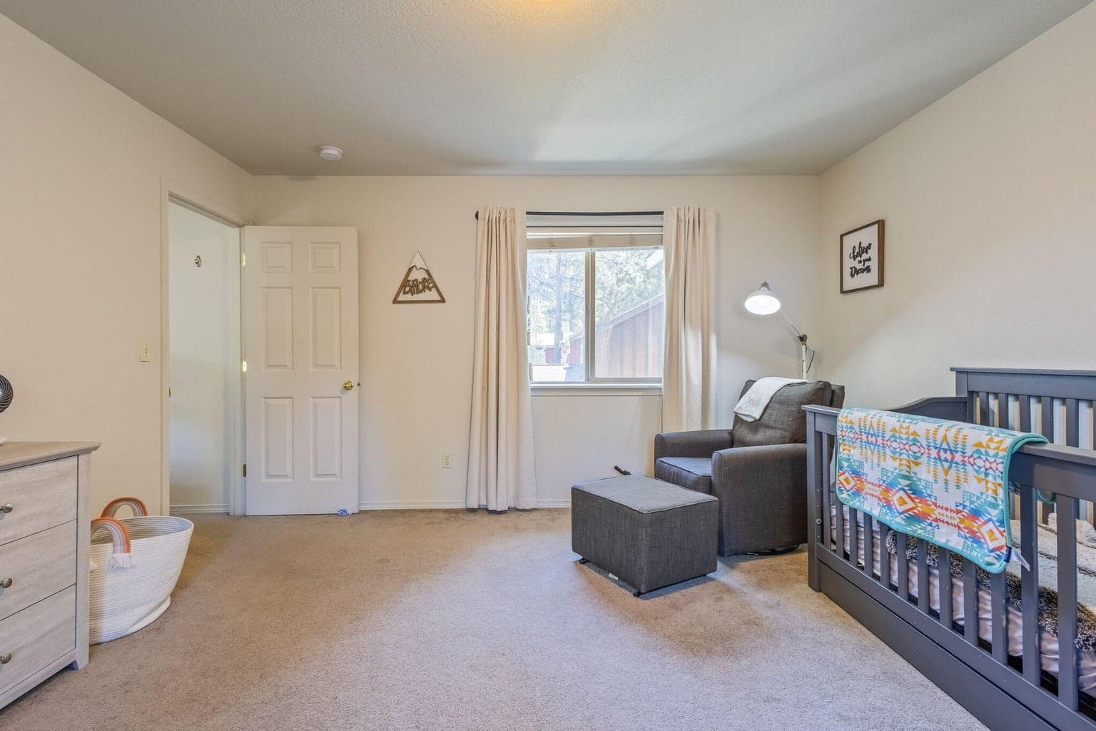 Photo of 1021 E Cascade Avenue 24 of 45