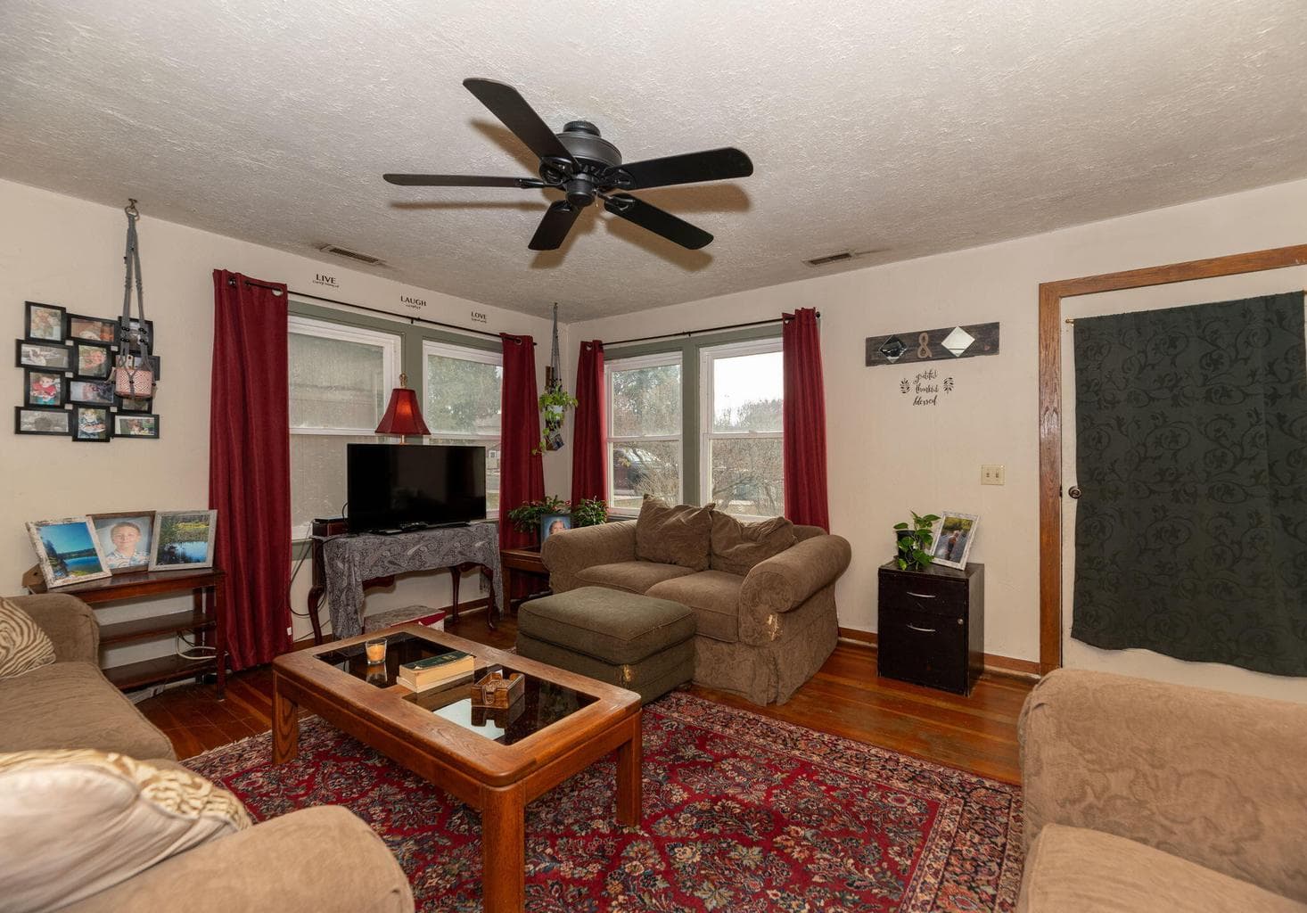 Photo of 945 2nd 4 of 28