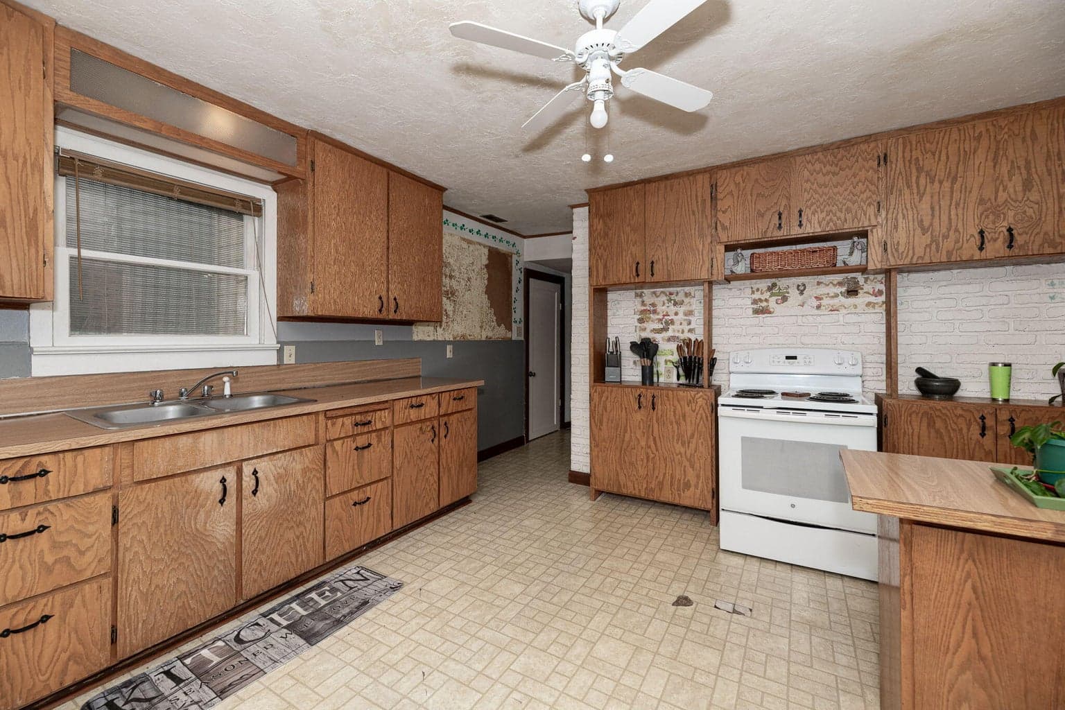 Photo of 945 NW 2nd Street 9 of 28