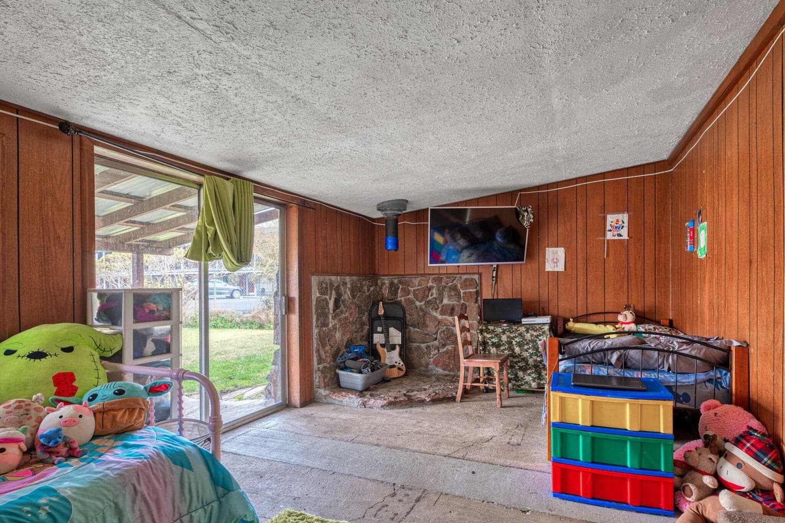 Photo of 945 NW 2nd Street 15 of 28