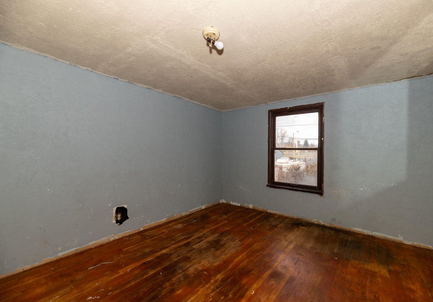 Photo of 945 NW 2nd Street 23 of 28