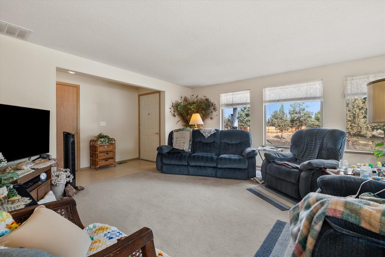 Photo of 5488 Coyner 5 of 29