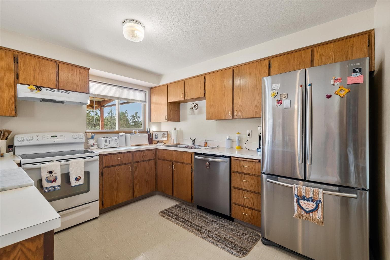 Photo of 5488 NW Coyner Avenue 6 of 29