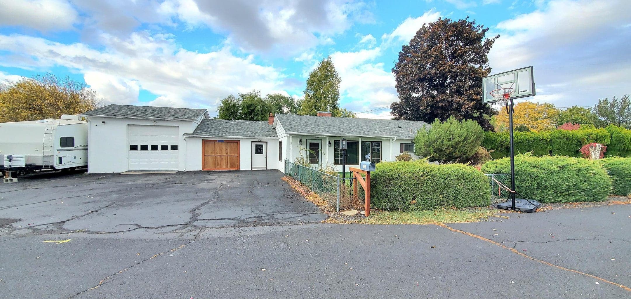 Photo of 810 Crest 1 of 40