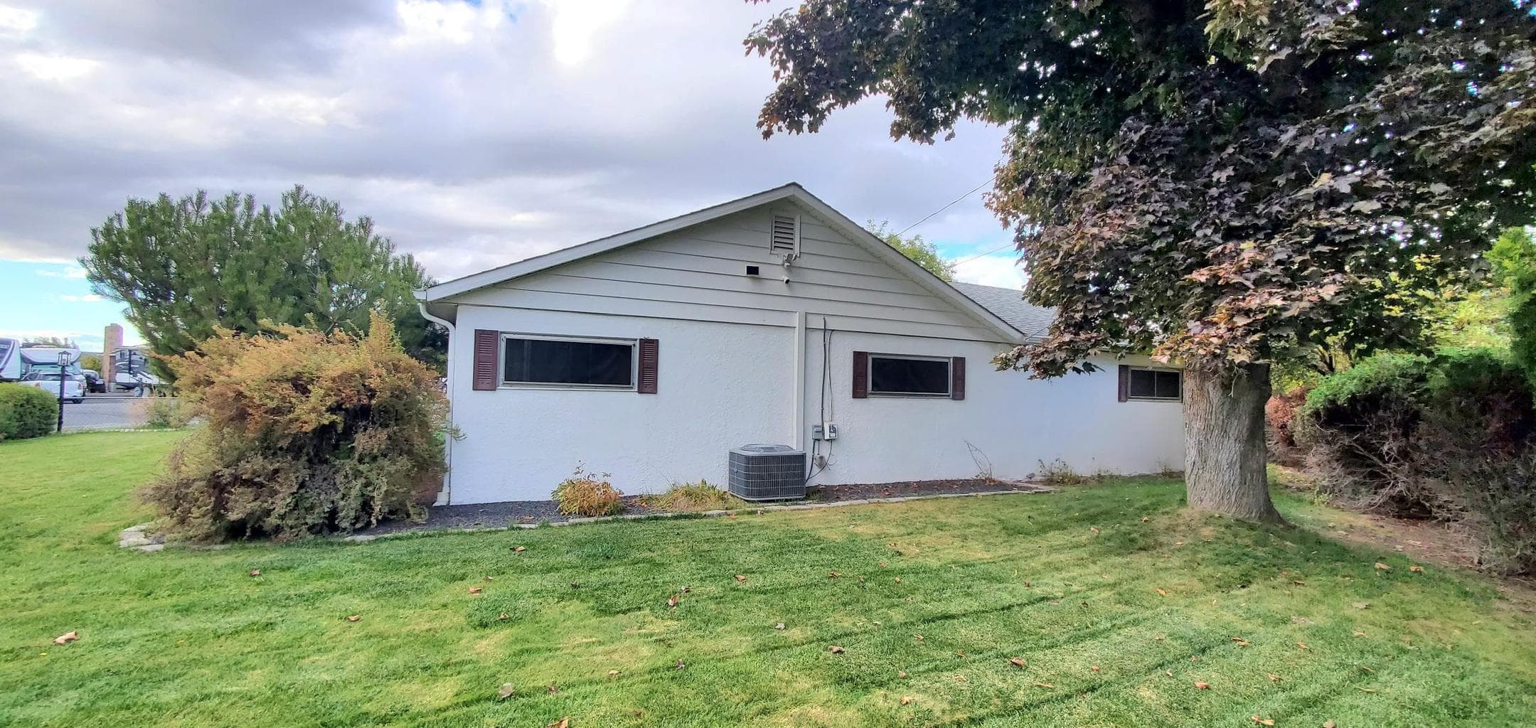 Photo of 810 NE Crest Drive 32 of 40