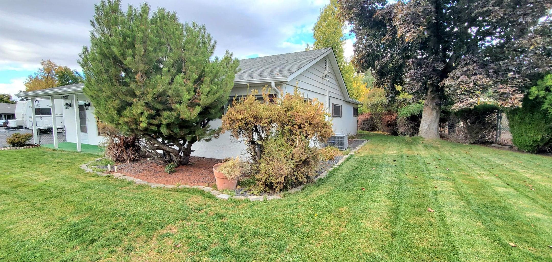 Photo of 810 NE Crest Drive 33 of 40
