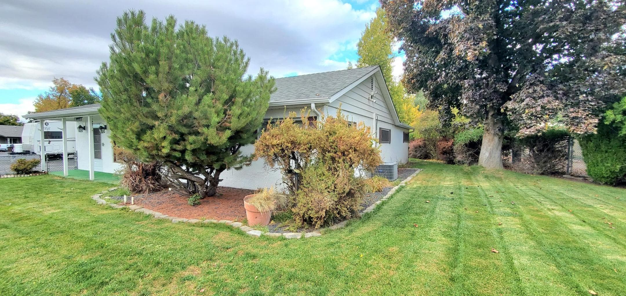 Photo of 810 NE Crest Drive 34 of 40