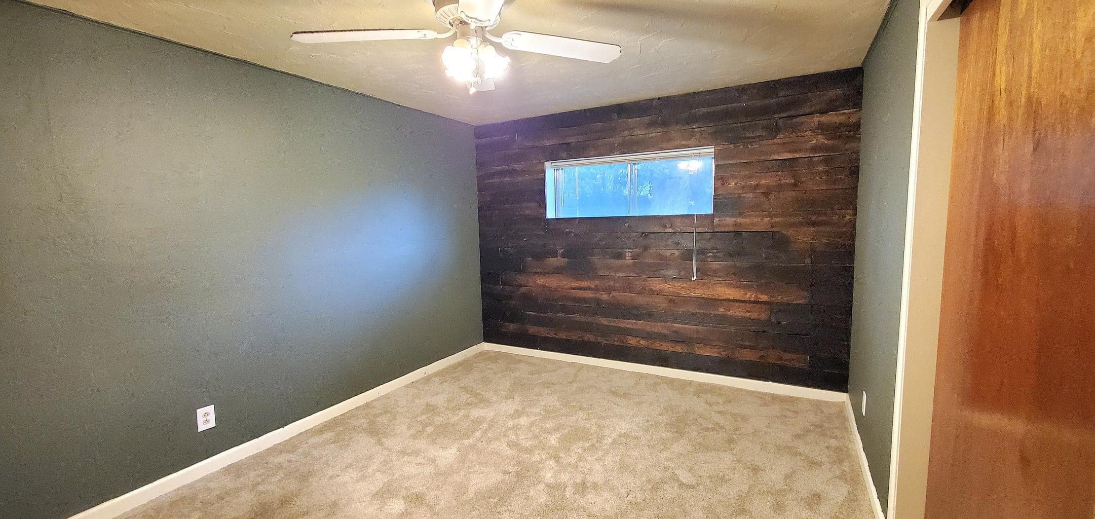Photo of 810 NE Crest Drive 23 of 40