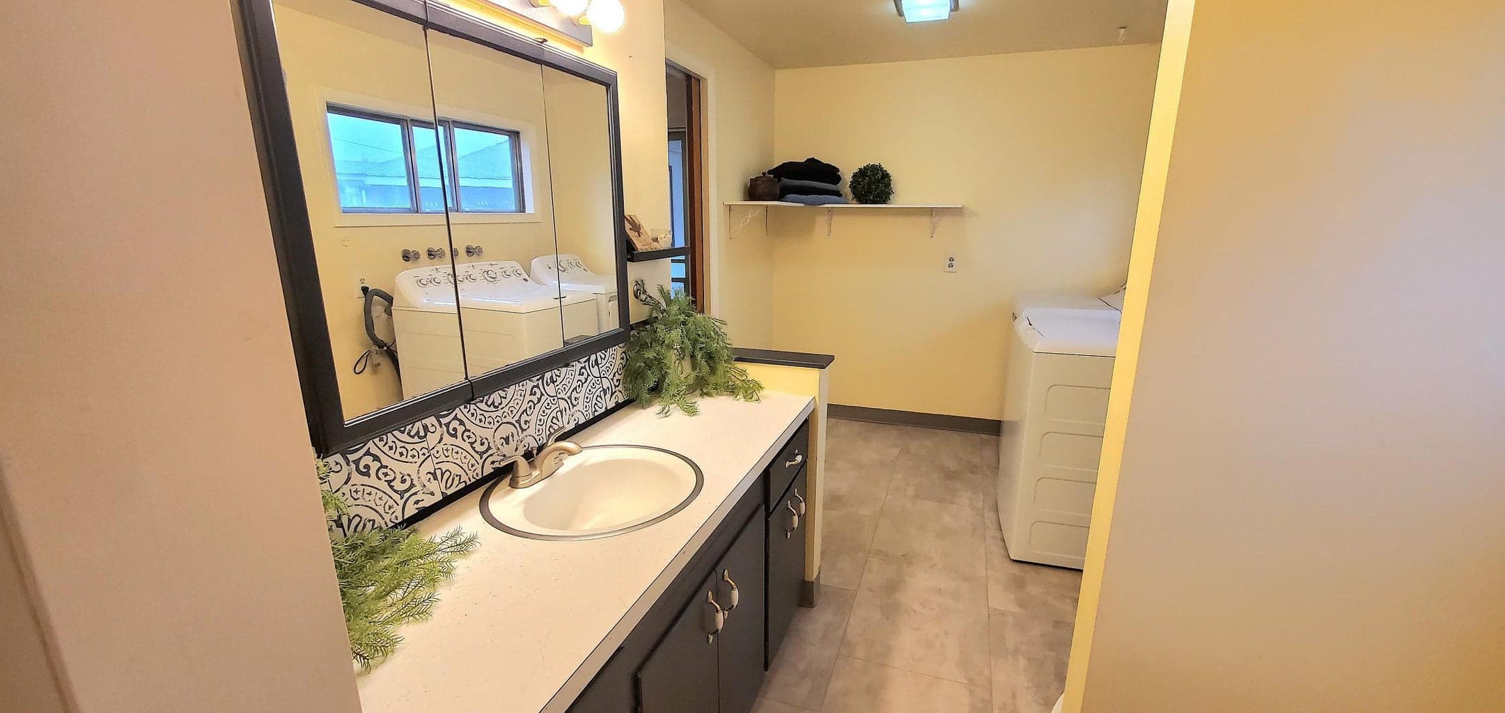 Photo of 810 NE Crest Drive 18 of 40