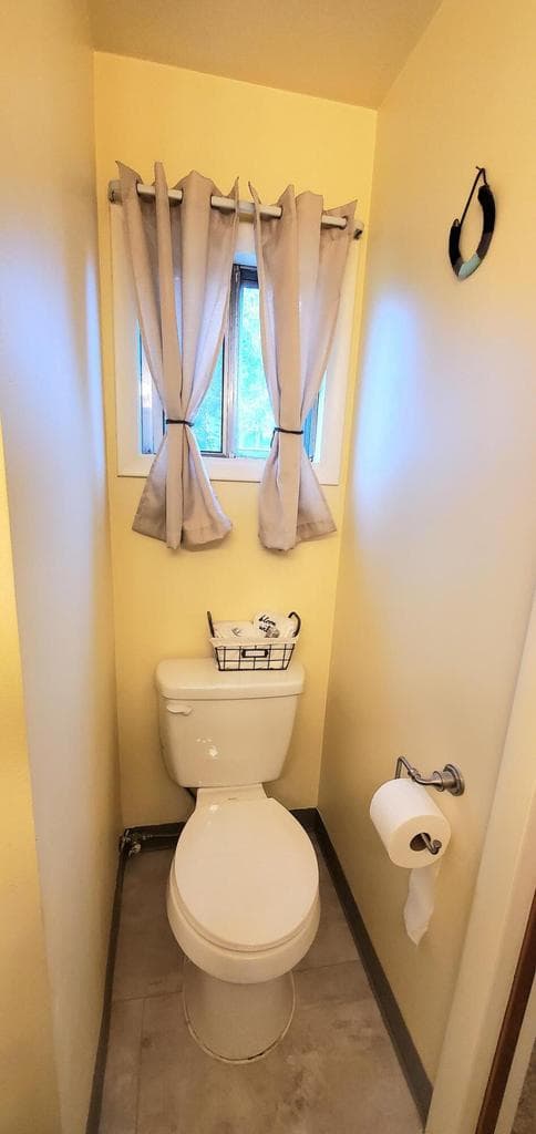 Photo of 810 NE Crest Drive 19 of 40