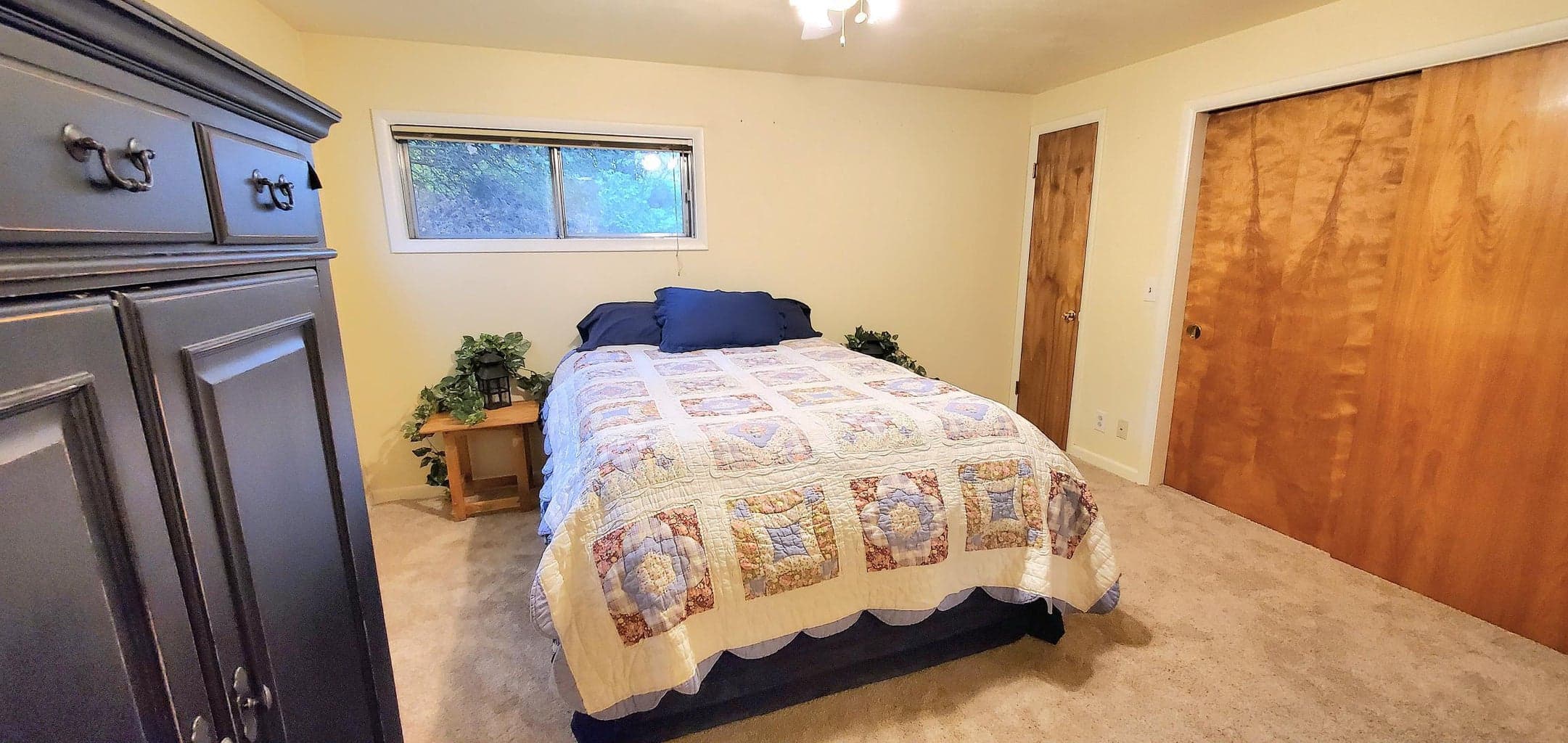 Photo of 810 NE Crest Drive 20 of 40