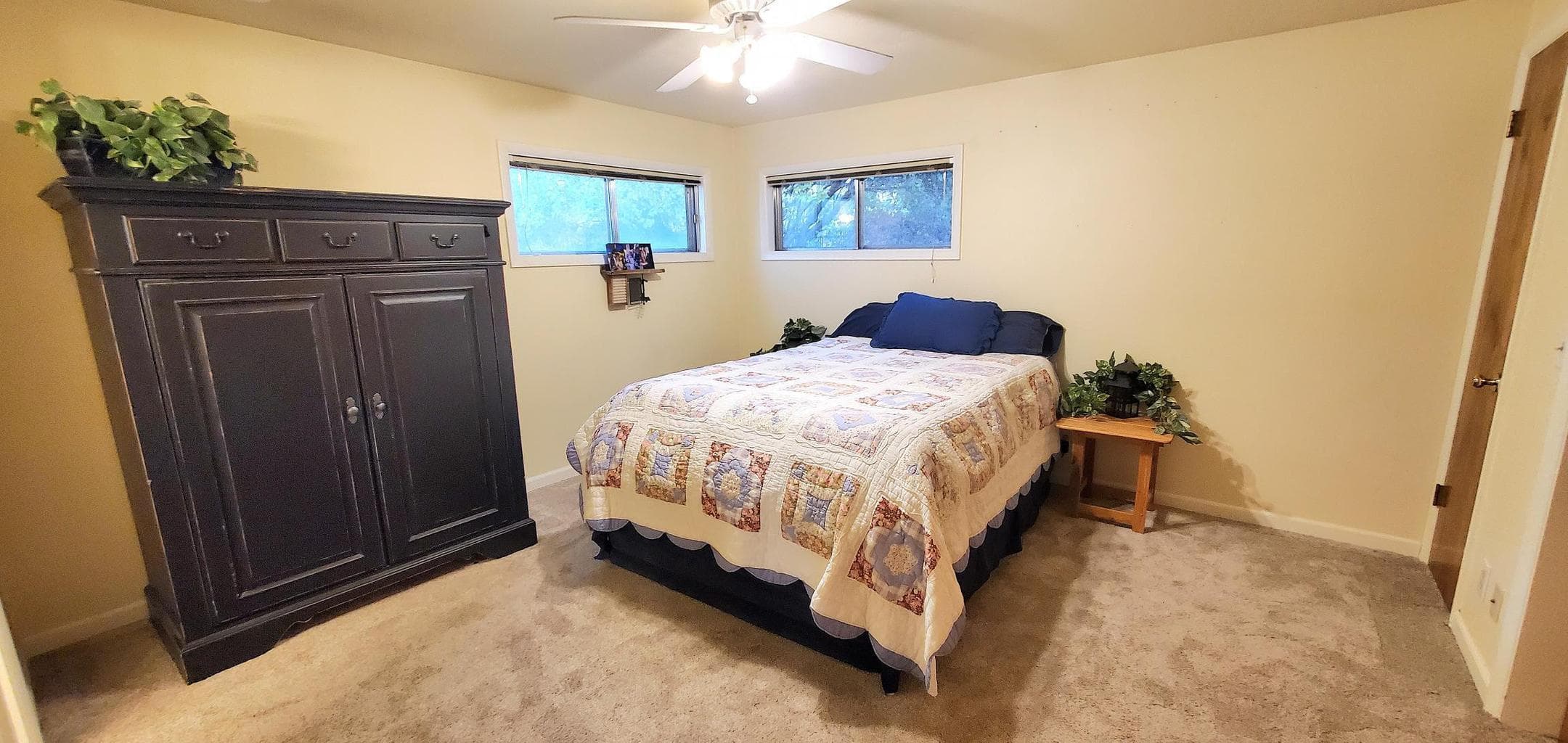 Photo of 810 NE Crest Drive 21 of 40