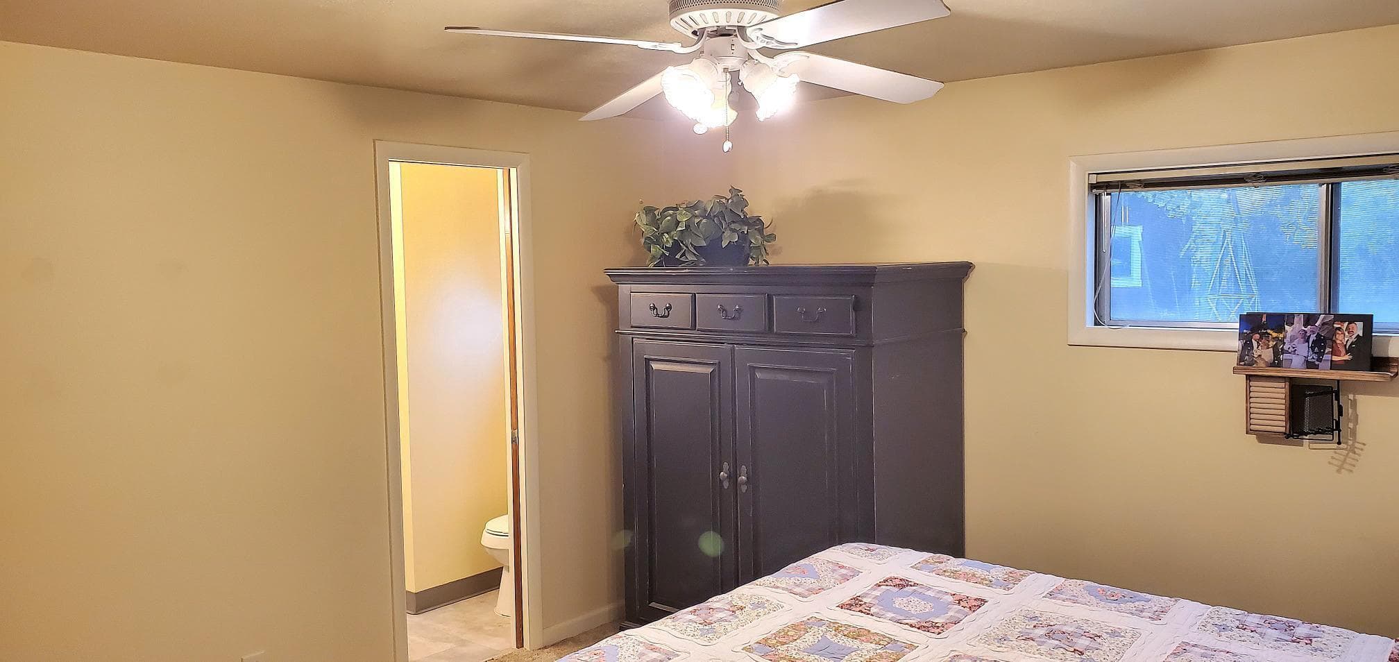 Photo of 810 NE Crest Drive 22 of 40