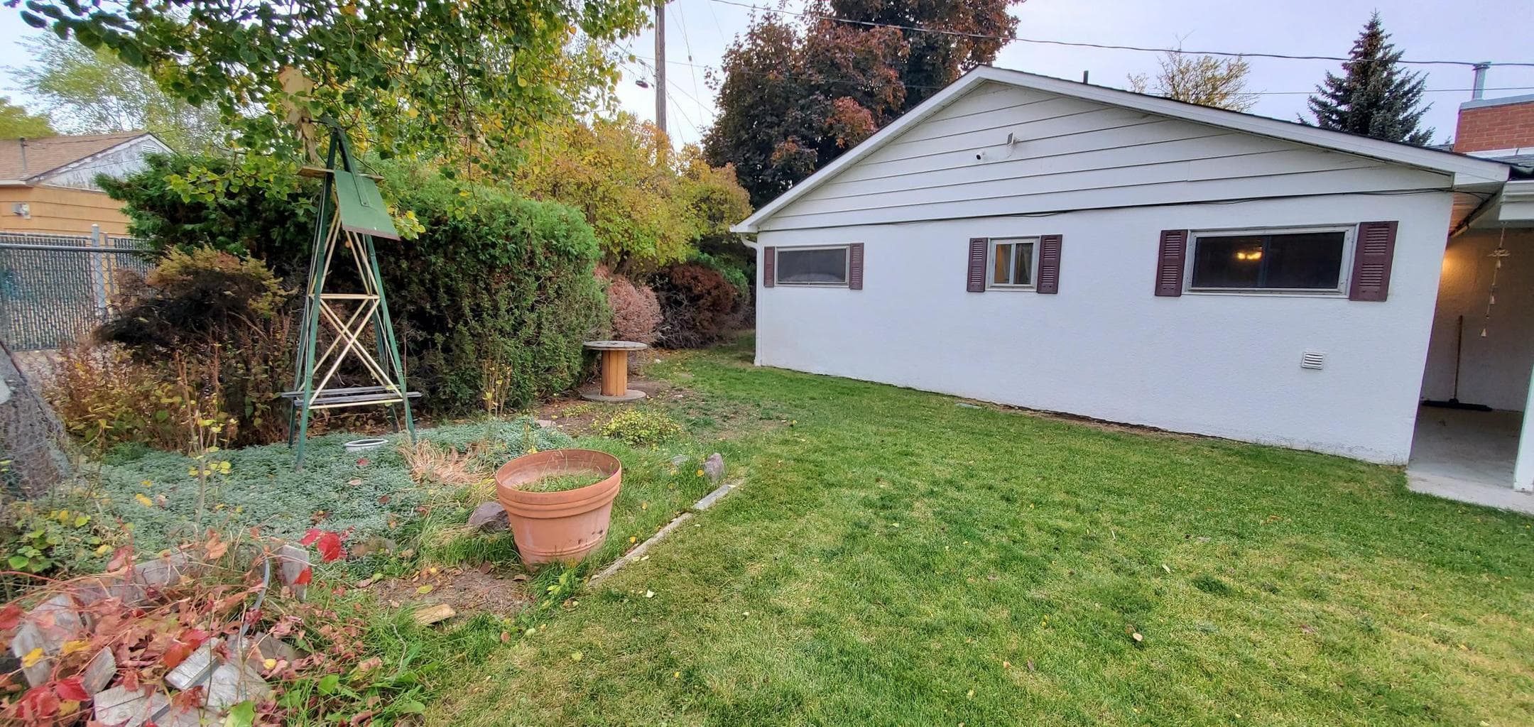 Photo of 810 NE Crest Drive 36 of 40