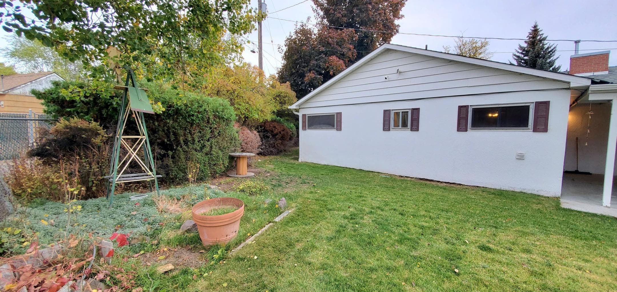 Photo of 810 NE Crest Drive 37 of 40