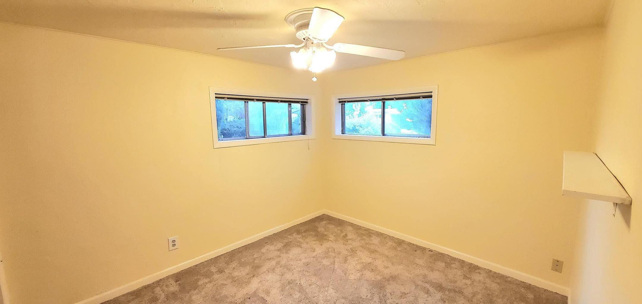 Photo of 810 NE Crest Drive 24 of 40