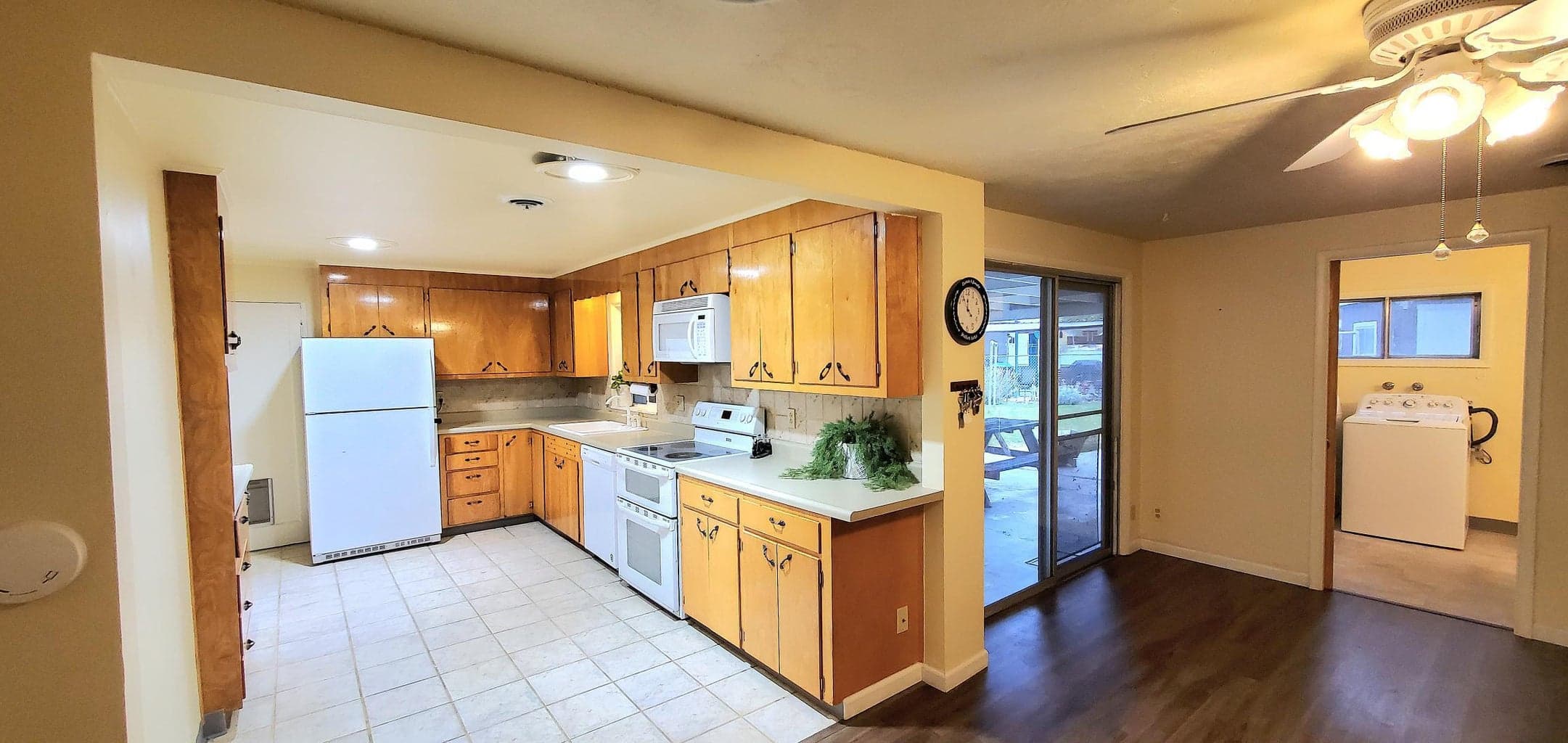 Photo of 810 NE Crest Drive 11 of 40