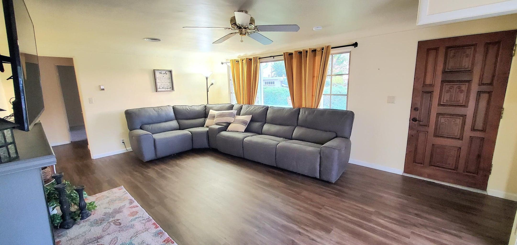 Photo of 810 NE Crest Drive 9 of 40