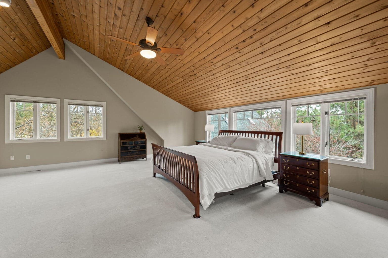 Spacious primary suite 16045 Fox Ridge Circle, Sisters, OR 97759