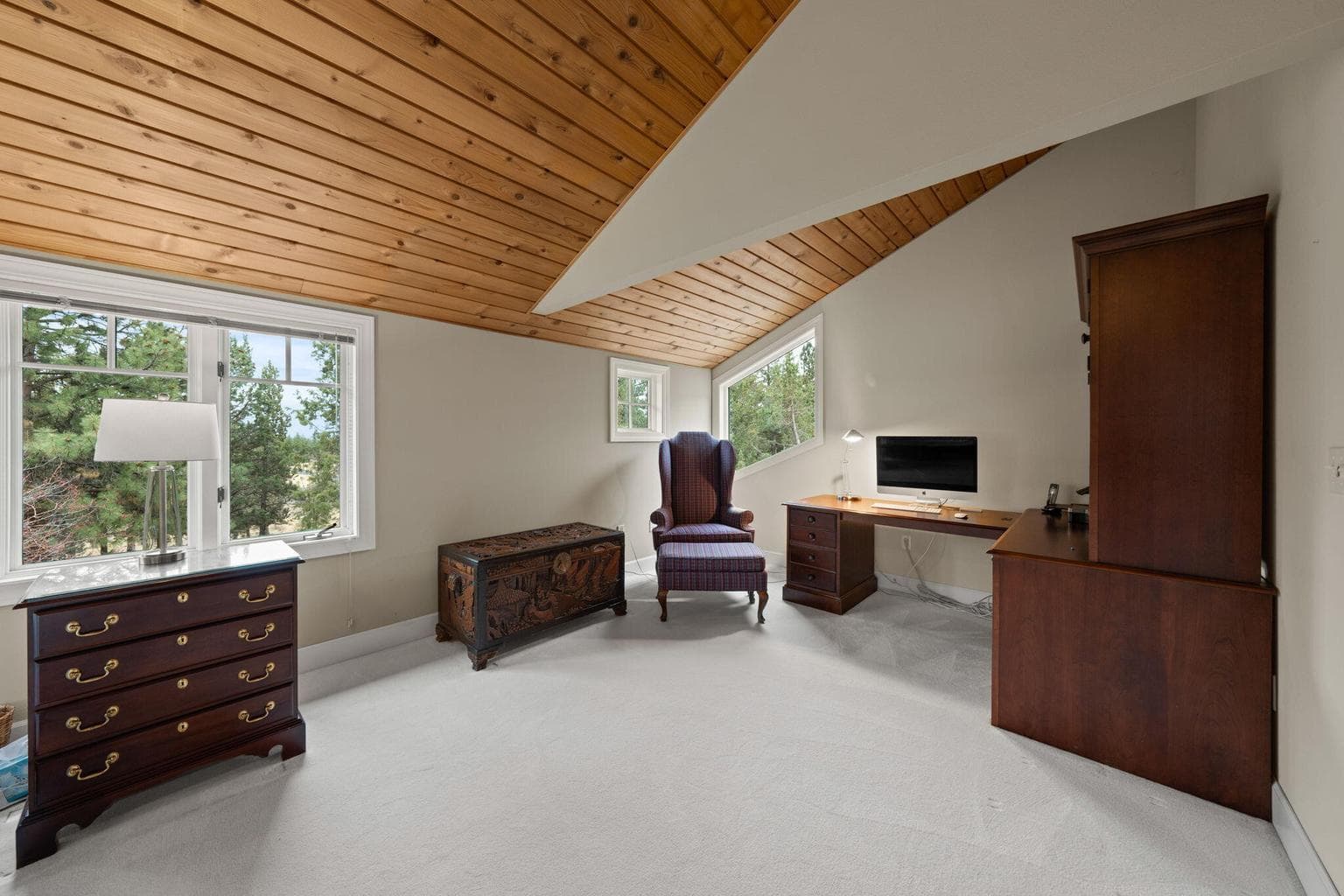 Office / Reading Nook in Primary Suite