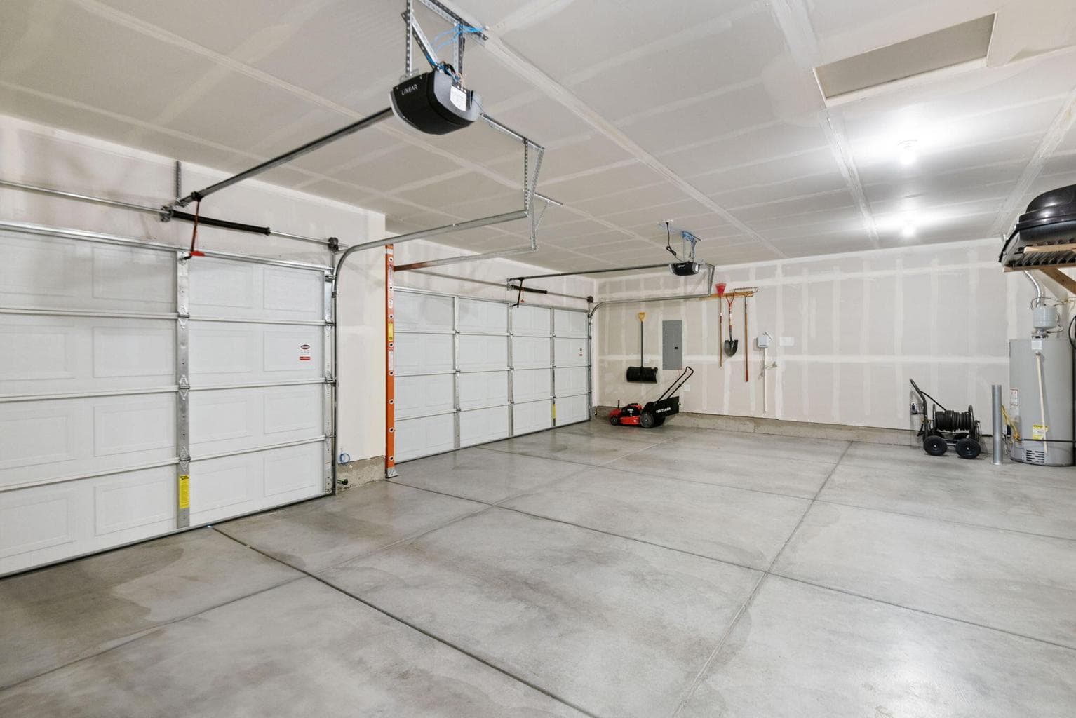 Huge Garage!