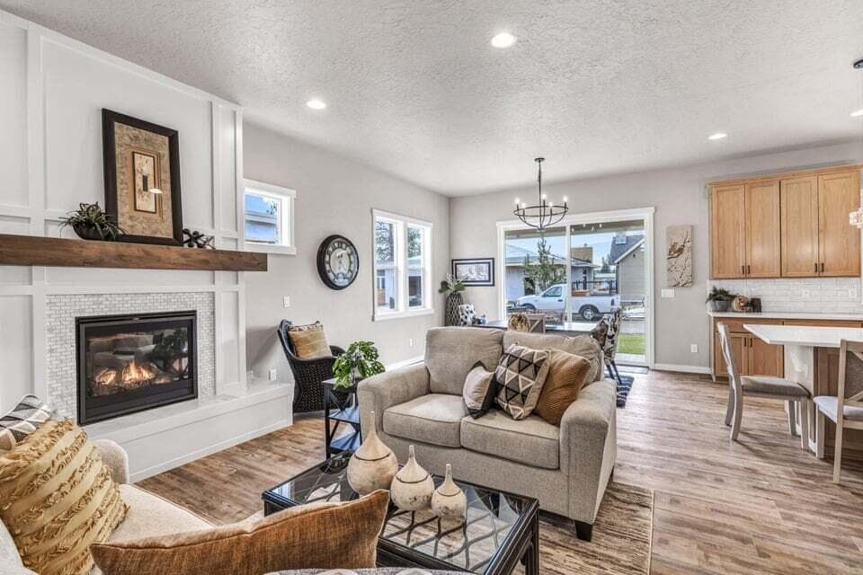 Photo of 131 W Clearpine Drive 8 of 32