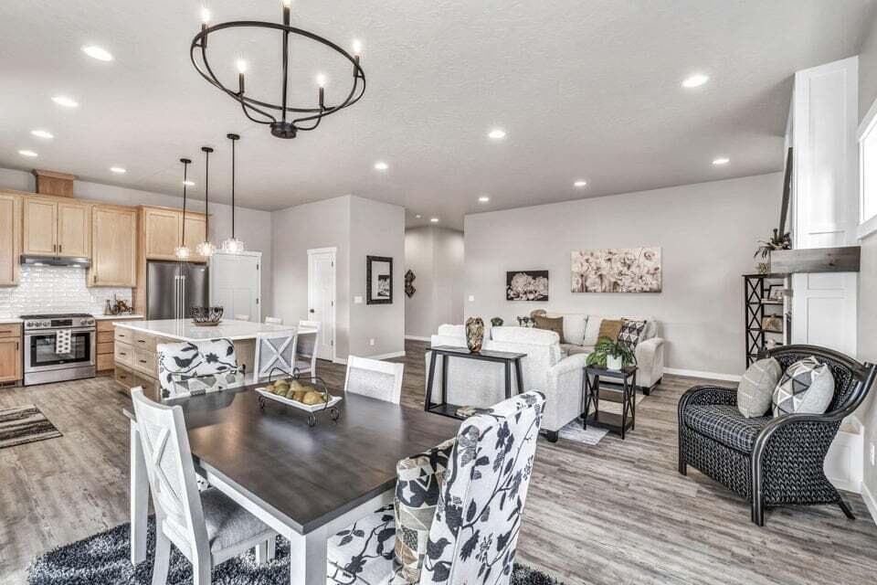 Photo of 131 W Clearpine Drive 10 of 32