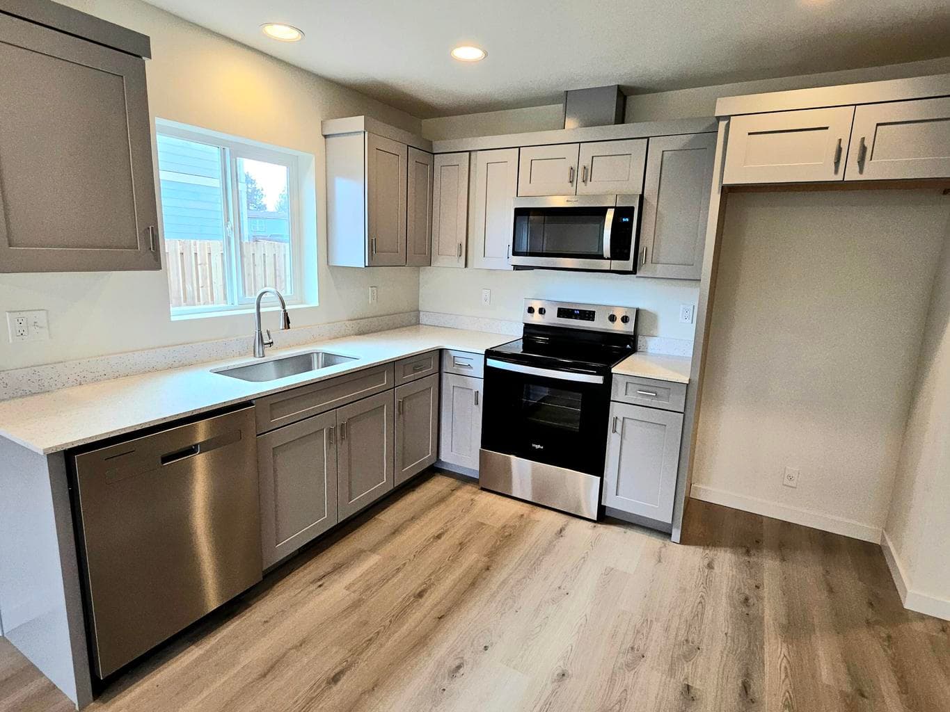 Photo of 2353 SW 24th Street 16 of 26