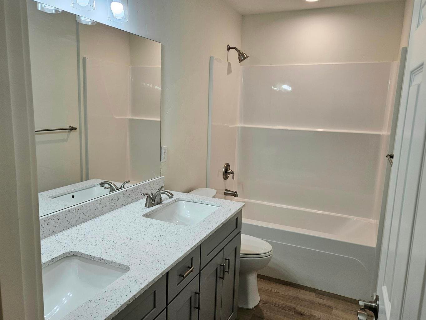 Photo of 2353 SW 24th Street 17 of 26