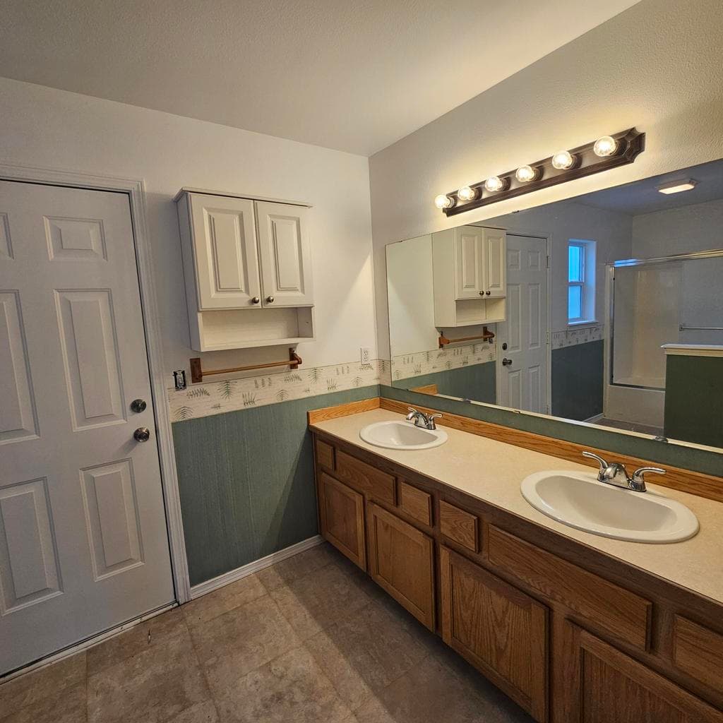 Primary bath - dual sink vanity