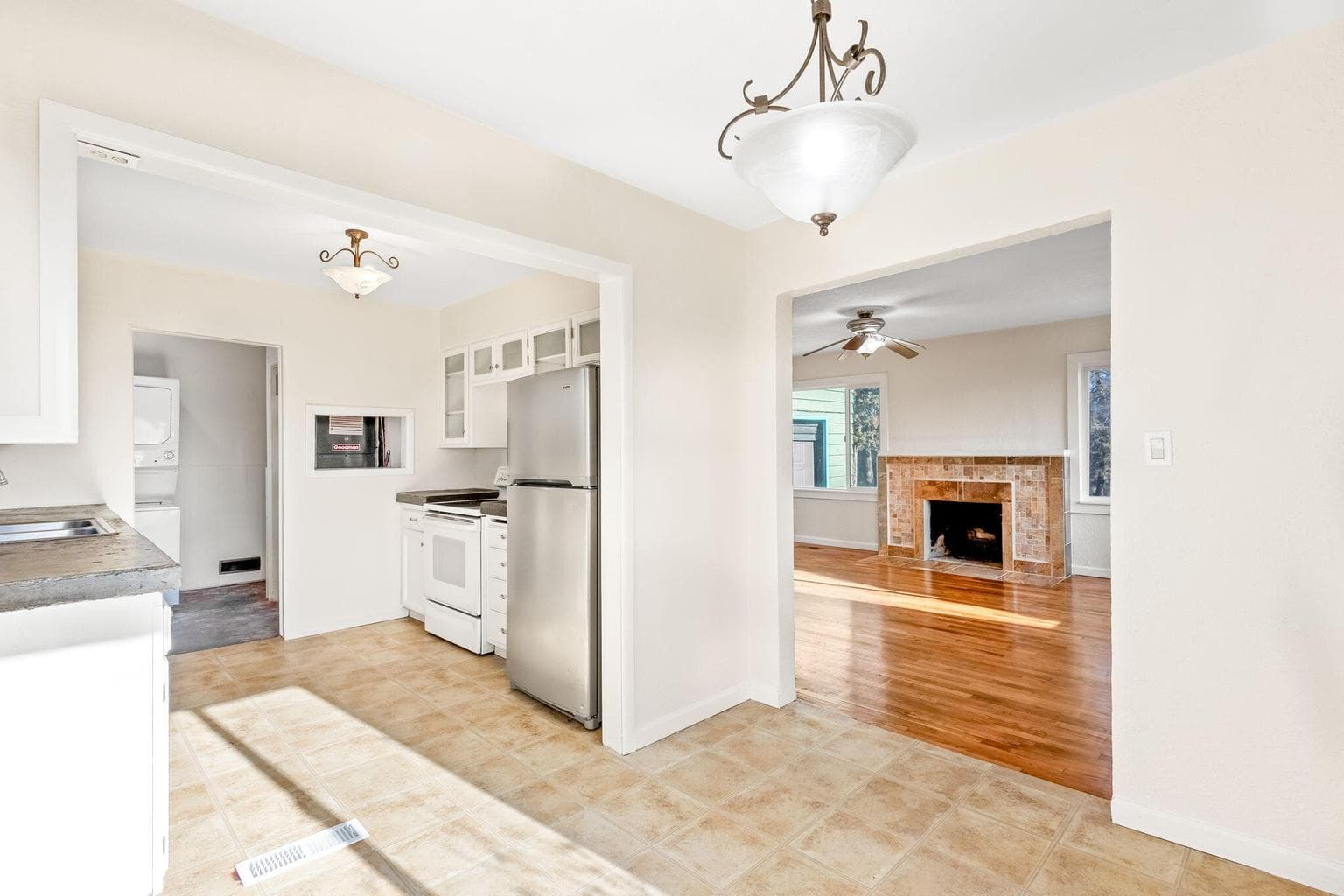 Photo of 142 NW Lee Street 9 of 42
