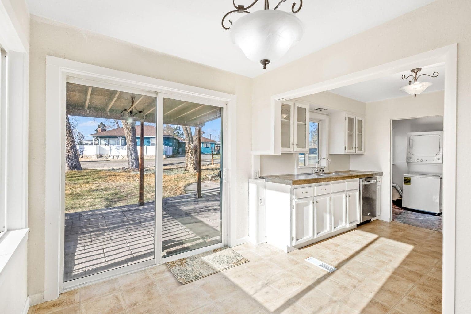 Photo of 142 NW Lee Street 10 of 42